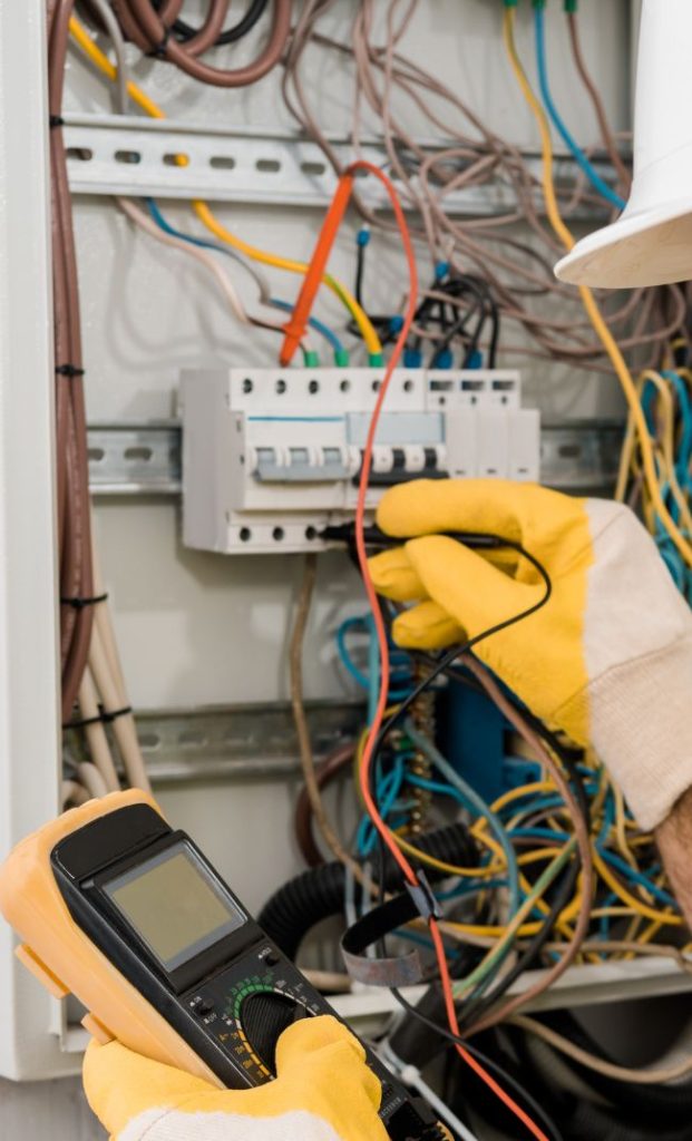 Luz Piscando em Casa em Santa Maria? Veja 4 Possíveis Causas eletricistas